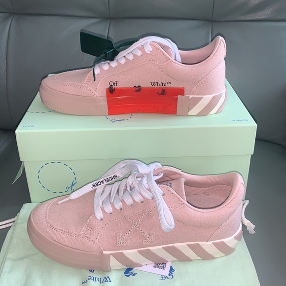 Off-White
Low Vulcanized Canvas Low-Top Sneakers - Picture 7 of 10